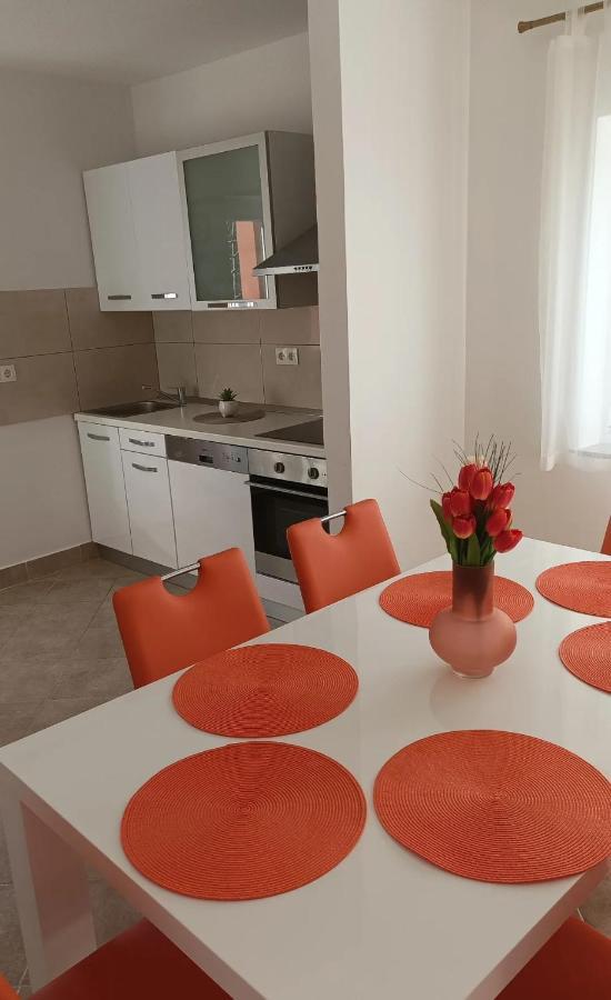 Family Apartments Tomy Punat Exterior foto